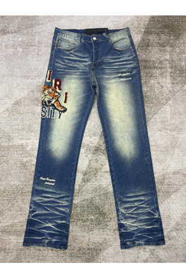 アミリ  パンツの裾のに文字刺繍の入ったジーンズ