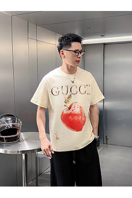 グッチ  クラシックアルファベットロゴアップルプリント半袖Tシャツ