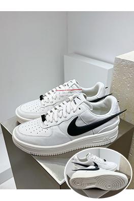 ナイキ  AMBUSH x Nike Air Force ローカットのカジュアルスポーツシューズ