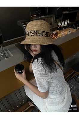 フェンディラフィット草編み麦わら帽