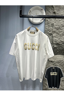 グッチコピーダブルレイヤード風ロゴプリントTシャツ