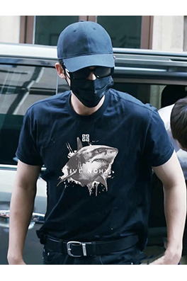 ジバンシイ ストリートトレンド 大きなサメプリント半袖Tシャツ