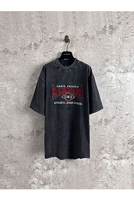 バレンシアガスーパーコピー赤い刺繍メッセージTシャツ