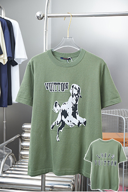 ルイヴィトン ロゴが描かれたスマートハウンド柄半袖Tシャツ