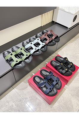 ヴァレンティノ新しい金属ロゴフラットスリッパ