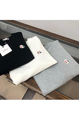 モンクレール 胸に刺繍柄ロゴニットセーター