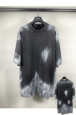 バレンシアガ フロントバックにロゴ刺繍手描のグラフィティ入ダメージの半袖Tシャツ