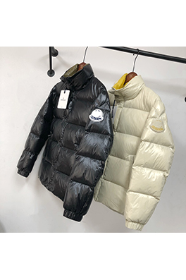 モンクレールコピー Tripiti 新しいカップルショートダウンジャケット