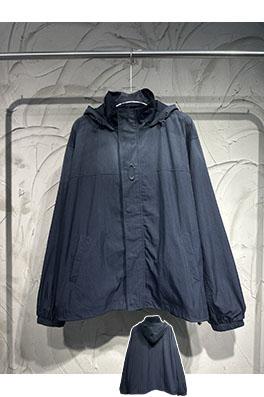 バレンシアガ Balenciaga 手描きのスプレーペイント刺繍りフード付きウィンドブレーカー