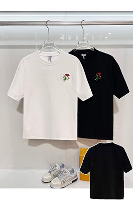 ロエベ バラと文字のロゴが刺繍されたクラシックなカラーブロックのクルーネック半袖Tシャツ