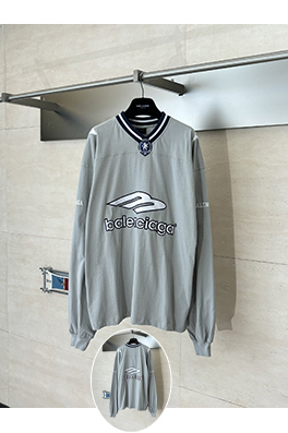 バレンシアガ Balenciaga FOOTBALL マンチェスターユナイテッドとの共同Vネック長袖シャツ