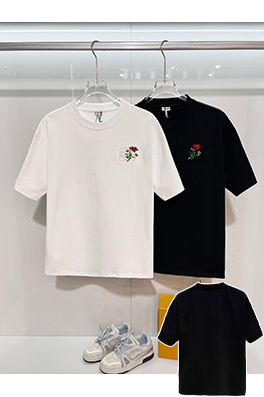 ロエベ バラと文字のロゴが刺繍されたクラシックなカラーブロックのクルーネック半袖Tシャツ