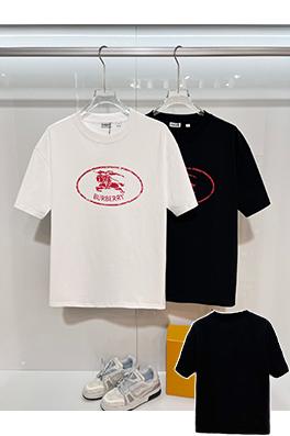 バーバリー BURBERRY のクラシック赤い軍馬のロゴがエンボスされたクルーネック半袖Tシャツ