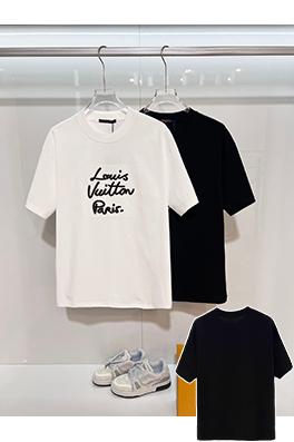 ルイヴィトンスーパーコピー 胸に立体刺繍のスローガンロゴが入った半袖Tシャツ