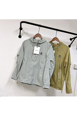 モンクレールスーパーコピー フード付きの軽量で通気にれた日焼け防止服