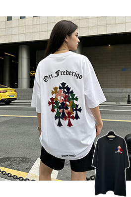 クロムハーツスーパーコピー 前面と背面に十クロス歯ブラシの刺繍がされた半袖Tシャツ