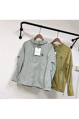 モンクレールスーパーコピー フード付きの軽量で通気にれた日焼け防止服