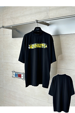 バレンシアガスーパーコピー BALENCIAGA 春夏コレクションイエローテープのずれプリントゆったりとした半袖Tシャツ