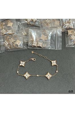 ルイヴィトンスーパーコピー 四つ花模様のピンクの貝殻ブレスレット