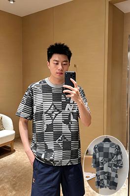 ルイヴィトンスーパーコピー 文字と花柄のジャカード織りカラーブロックストライプのニット半袖Tシャツ