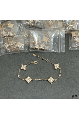 ルイヴィトンスーパーコピー 四つ花模様のピンクの貝殻ブレスレット