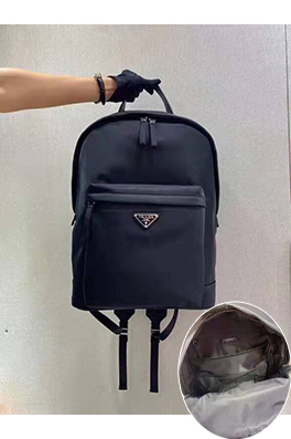 プラダコピー 新しいバックパック