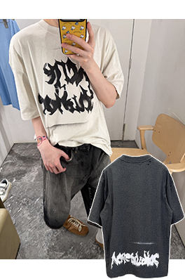 アクネストゥディオズスーパーコピー Acne Studios ゴシック調のダメージロゴプリント半袖Tシャツ