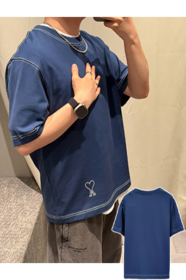アミ ステッチが目立つボックス型半袖Tシャツ