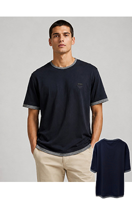 プラダ偽物 三角形のロゴが入った、ツーピース風の半袖Tシャツ