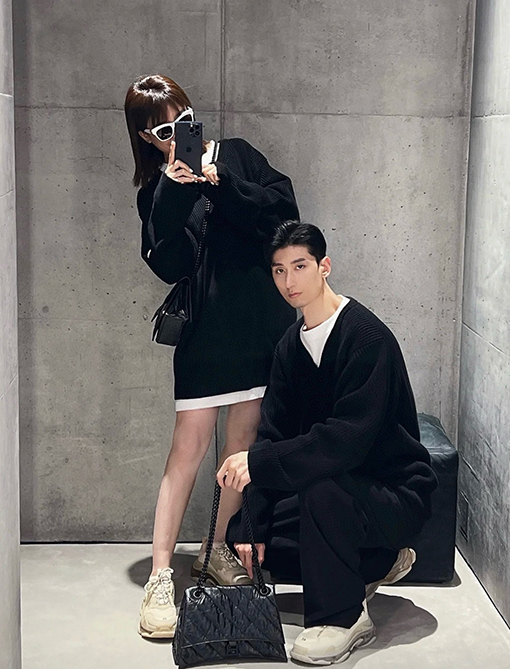 バレンシアガスーパーコピー 24Fw 新しい腕章のセーター