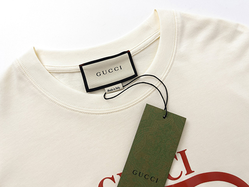 グッチプリントロゴ半袖Tシャツ