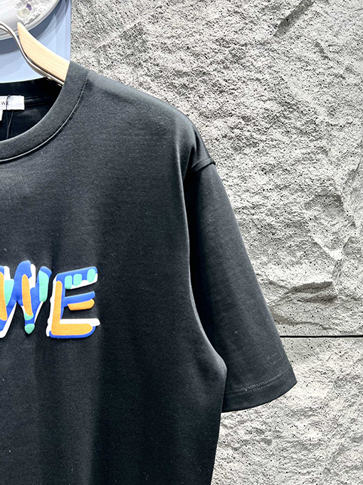 ロエベ  発泡プリント 配色グラフィティ風ロゴ 半袖Tシャツ 
