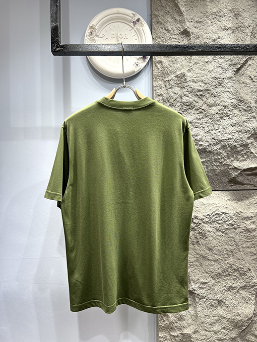 ロエベコピー  フェルトロゴ パッチ付き 半袖Tシャツ 