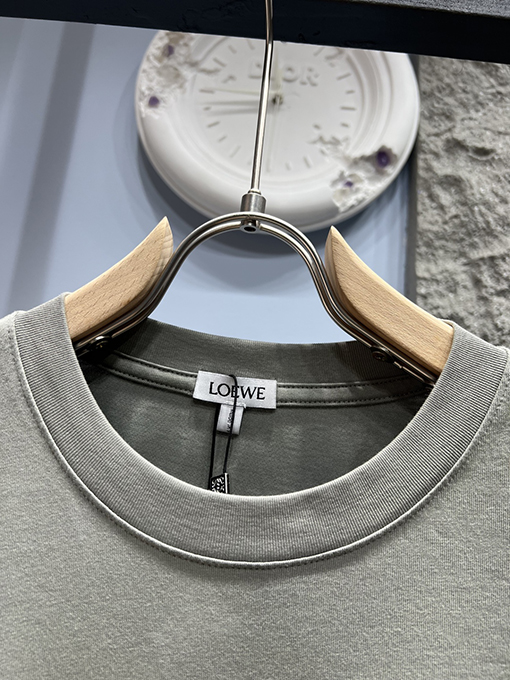 ロエベコピー  フェルトロゴ パッチ付き 半袖Tシャツ 