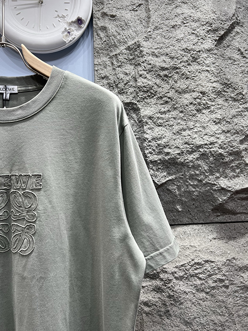 ロエベコピー  フェルトロゴ パッチ付き 半袖Tシャツ 