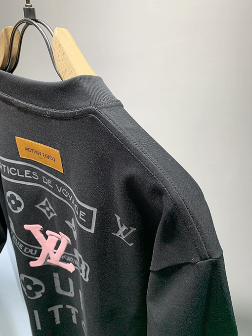 ルイヴィトンロゴプリントTシャツ
