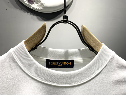 ルイヴィトン新しいロゴの刺繍Tシャツ