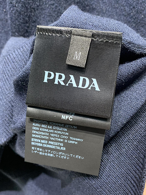 プラダ新しいVネックカシミヤブレンドポロシャツ
