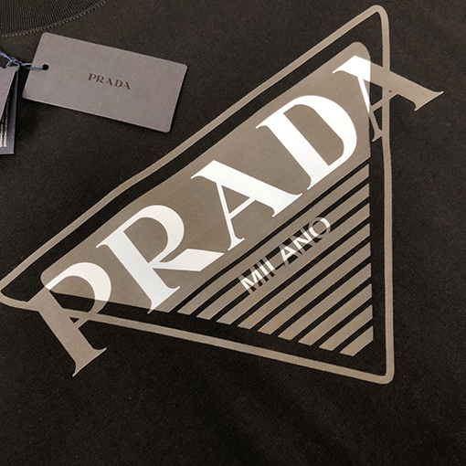 プラダスーパーコピー 新しいロゴプリントラウンドネック半袖Tシャツ