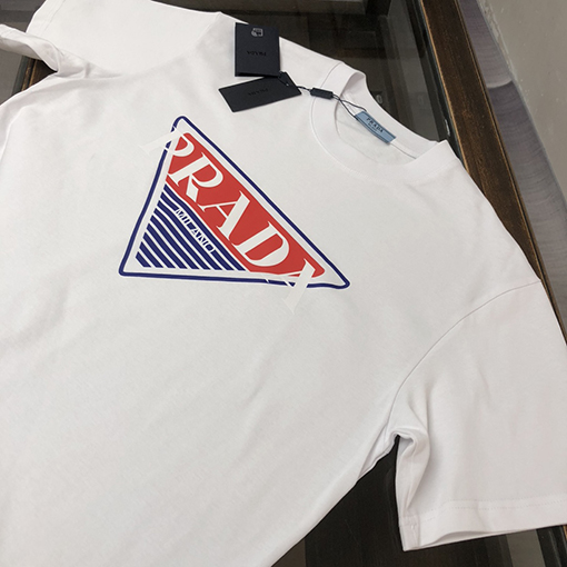 プラダスーパーコピー 新しいロゴプリントラウンドネック半袖Tシャツ
