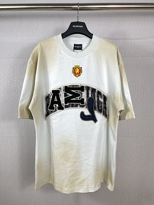 バレンシアガ古い磨かれた塗装半袖Tシャツ