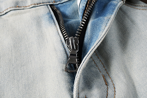 アミリ  Jeans 新しいデニムパンツ