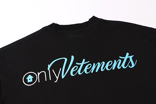 ヴェトモン 発泡プリントロゴ文字半袖Tシャツ
