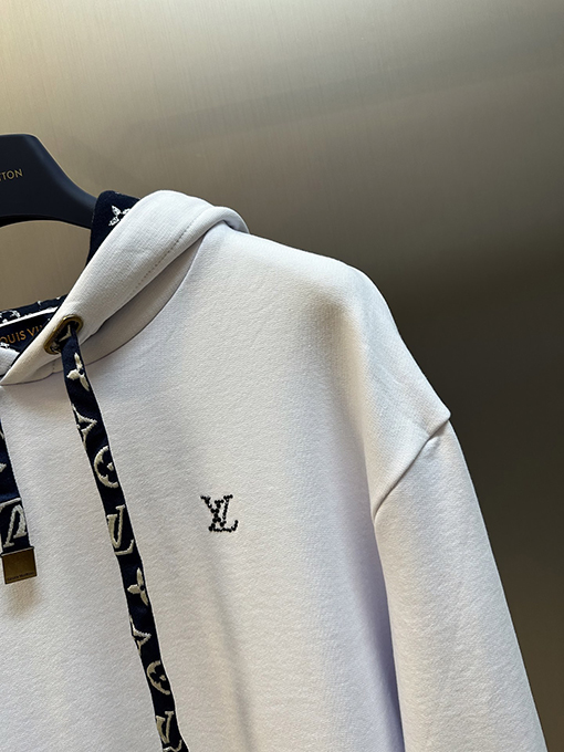 ルイヴィトンコピー  Lv ロゴポケット長袖パーカー