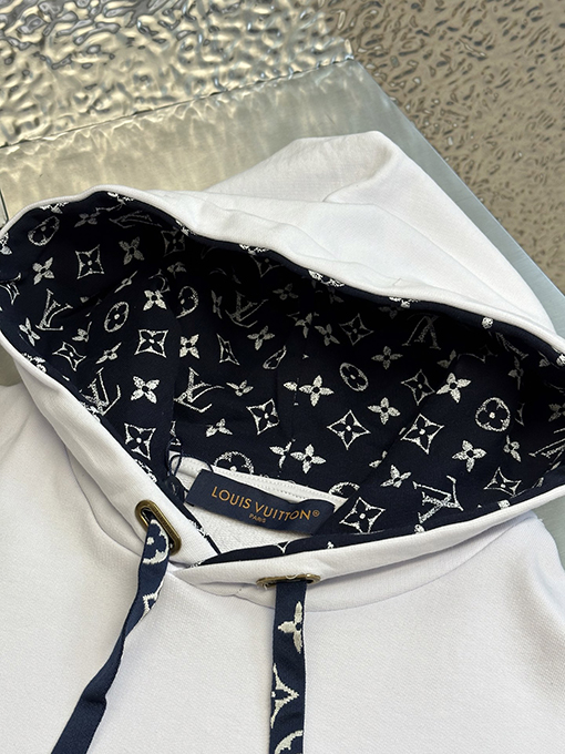 ルイヴィトンコピー  Lv ロゴポケット長袖パーカー