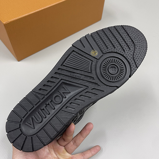 Louis Vuitton Trainer 25Ss 黒武士エナメルスニーカー