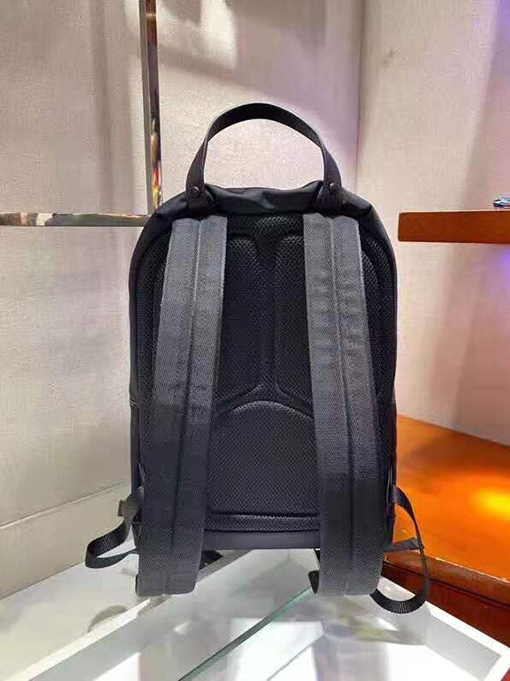 プラダ 新しいクラシックバックパック