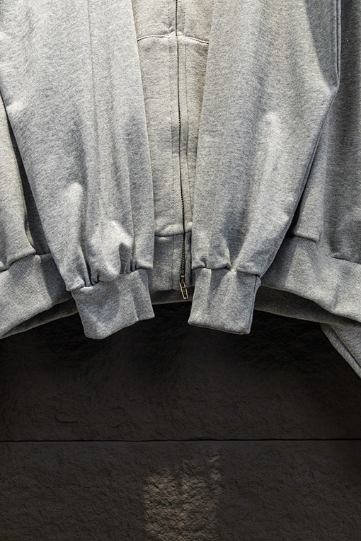 バレンシアガ Balenc1aga 英語ロゴ重工偽2点デザインコラボコレクションフード付きジッパーパーカー