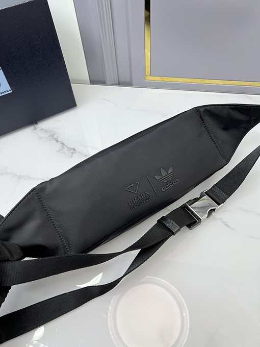 Prad X Adidas クローバーパターンと三角マークのコラボレーションウエストバッグ