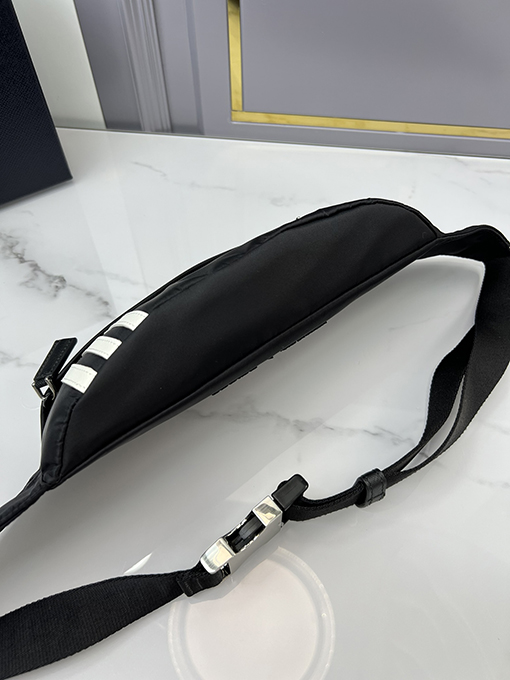 Prad X Adidas クローバーパターンと三角マークのコラボレーションウエストバッグ